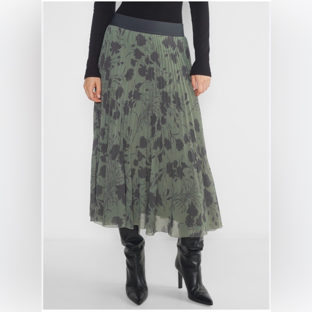 Aritzia Wilfred Twirl Pleated Midi Skirt | Green Floral Chiffon | Size Small